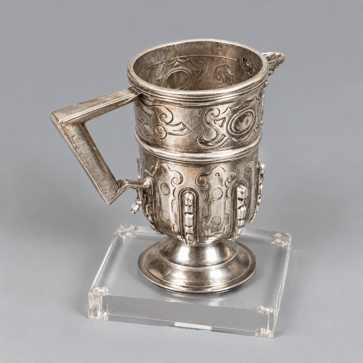 Jarra de pico española en plata cincelada, siglo XIX