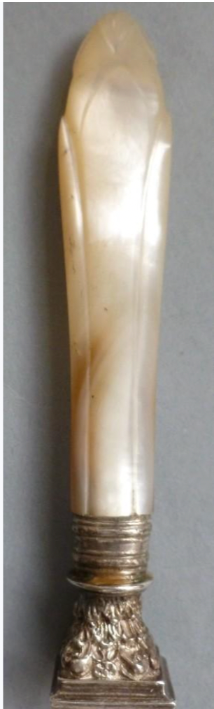 Sello Antiguo con Mango tallado en Nácar (Madre Perla) y Base en Plata