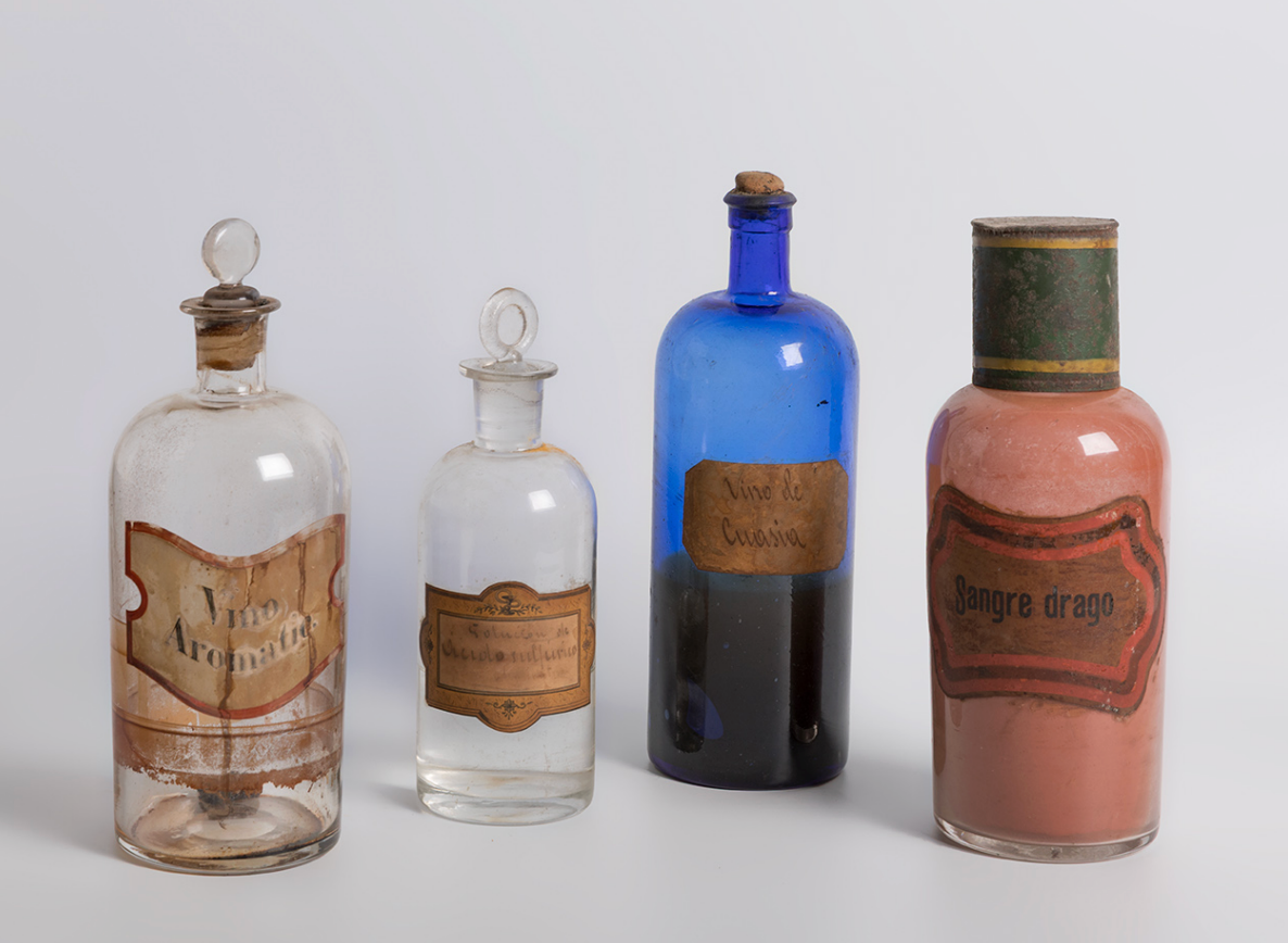 Colección de recipientes de farmacia, siglo XIX-ppio XX