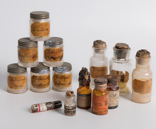 Colección de recipientes de farmacia, siglo XIX-ppio XX