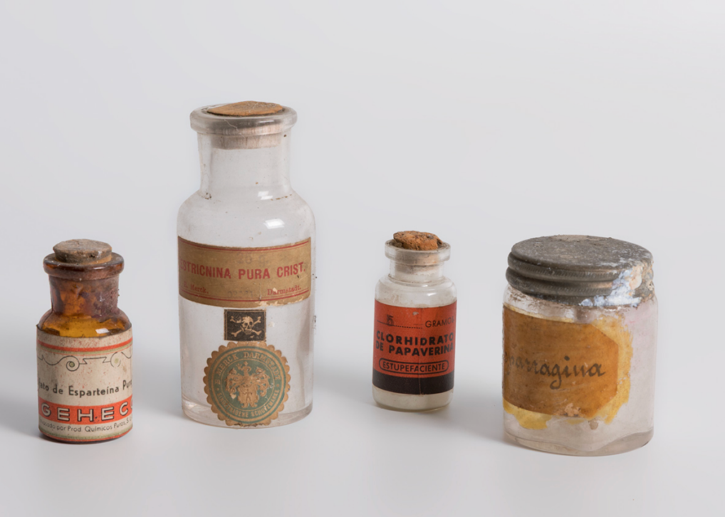 Colección de recipientes de farmacia, siglo XIX-ppio XX