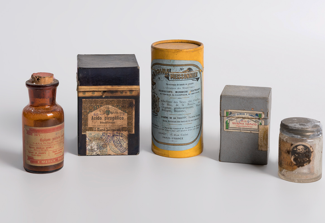 Colección de recipientes de farmacia, siglo XIX-ppio XX