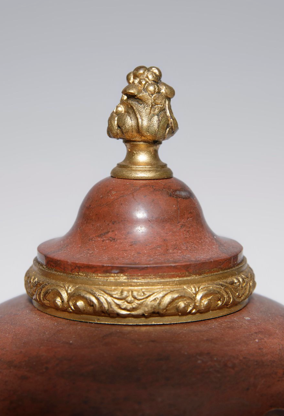 Pareja de urnas; Francia, Napoleón III, ¾ del siglo XIX.