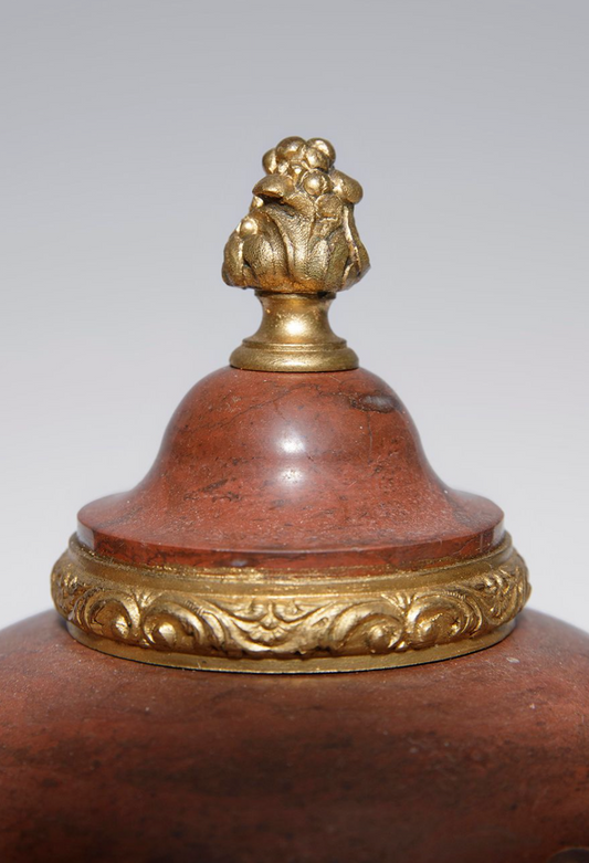 Pareja de urnas; Francia, Napoleón III, ¾ del siglo XIX.