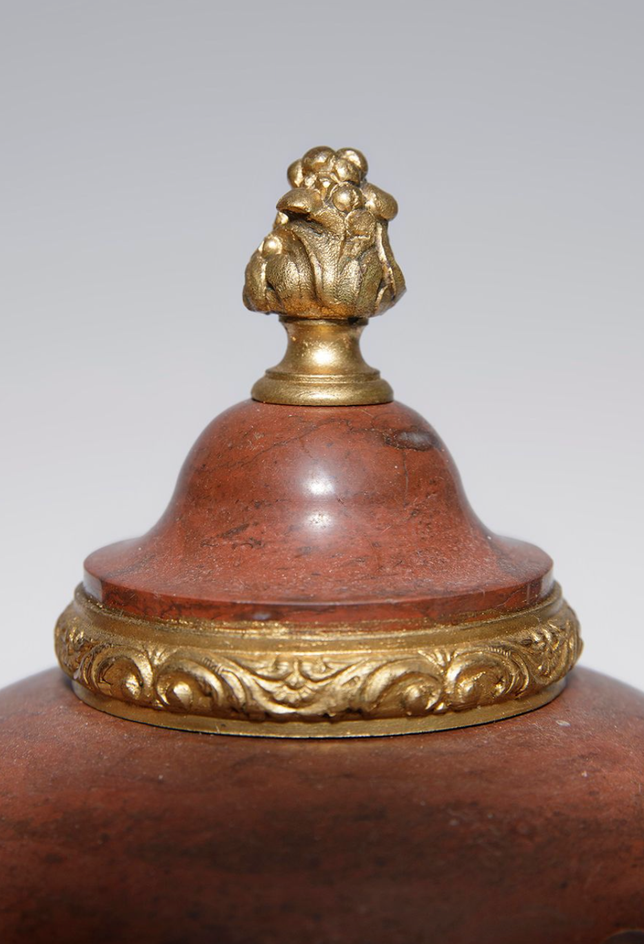 Pareja de urnas; Francia, Napoleón III, ¾ del siglo XIX.