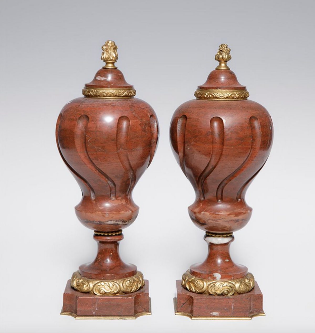 Pareja de urnas; Francia, Napoleón III, ¾ del siglo XIX.