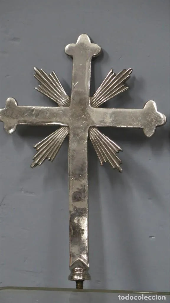 Pareja de cruces procesionales en metal plateado. Siglo XIX