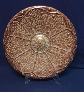Plato de Manises con lustre metálico,  ca. fin siglo XVIII – siglo XIX.