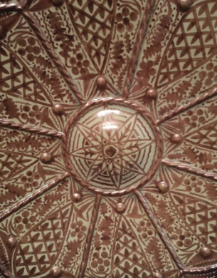 Plato de Manises con lustre metálico,  ca. fin siglo XVIII – siglo XIX.