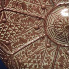 Plato de Manises con lustre metálico,  ca. fin siglo XVIII – siglo XIX.